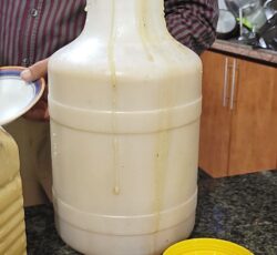 عسل طبیعی و مشتقات زنبور عسل