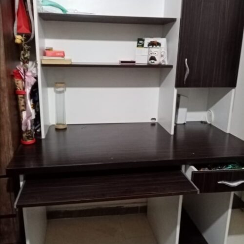 میز تحریر و میزکامپیوتر
