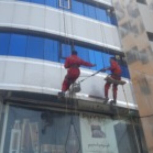 کار در ارتفاع بدون داربست،نانو،شستشونما،عایقکاری،پیچ ورولپلاک،ضد آب کردن نما