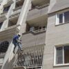 پیچ و رولپلاک نمای ساختمان شستشو بدون داربست راپل