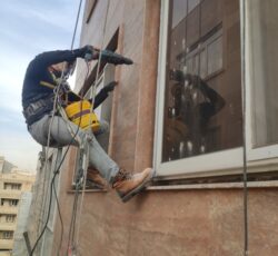 راپل پیچ و رولپلاک شستشوی نما نقاشی نما طناب کار
