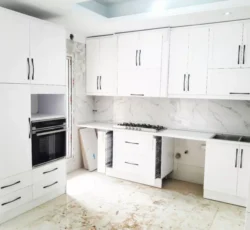 طراحی وساخت انواع کابینت وکمددیواری وتخت کمجا