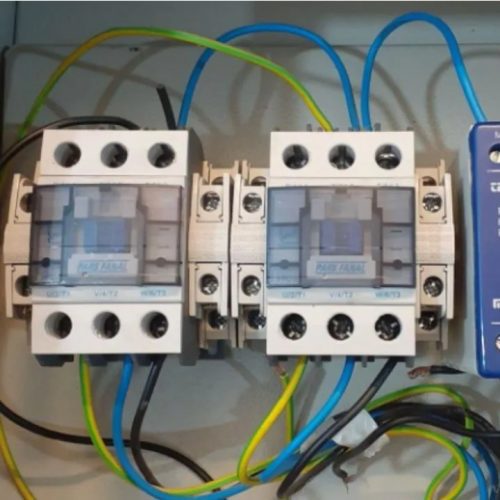 فروش تابلوبرق 30در40.وتعدادی کنتاکتور در آمارهای 65.40.32.وکلیه ابزارهای موجود در تابلوبرق صنعتی